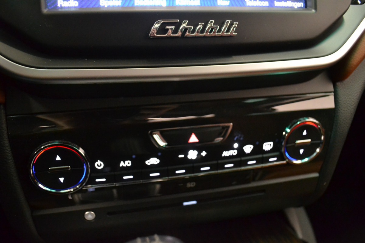 Maserati Ghibli 3.0 D V6 XENON, NAVI, PDC, LEDER, ACTIVE SOUND, 275 PK!